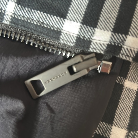 Burberry boys heavy flannel lined jacket size 8 with hood
Great condition! - Picture 5 of 6